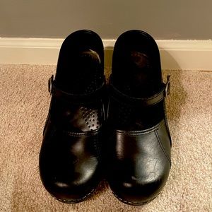 Black Mary Jane Danskos